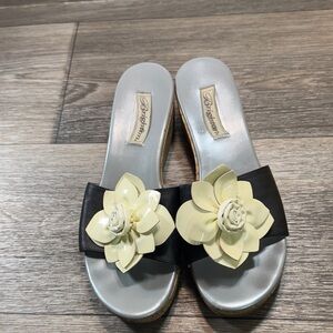 Brighton Black and Cream Floral Sandals woman’s size 10 (j104)